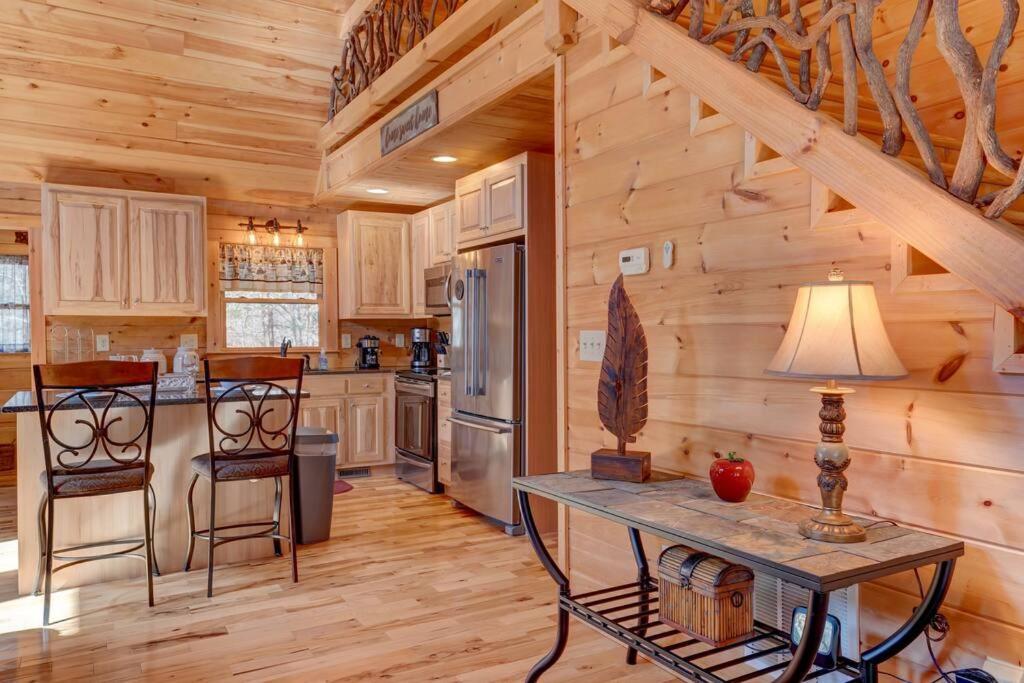 Hot-Tub 6 Seater, Fire-Pit, Master King Bed, Wineries, Pickleball, Resort Amenities Ellijay Esterno foto