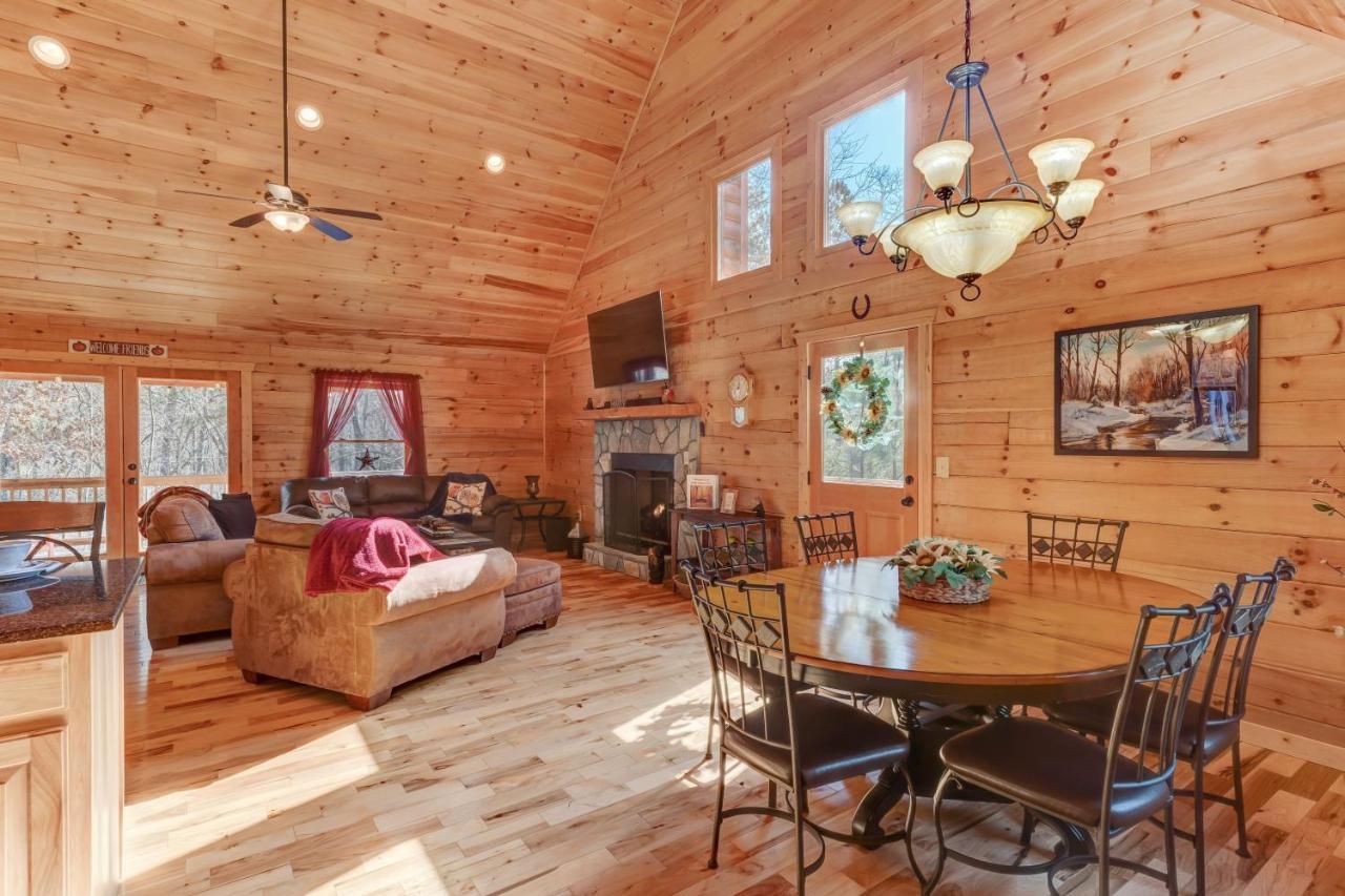 Hot-Tub 6 Seater, Fire-Pit, Master King Bed, Wineries, Pickleball, Resort Amenities Ellijay Esterno foto