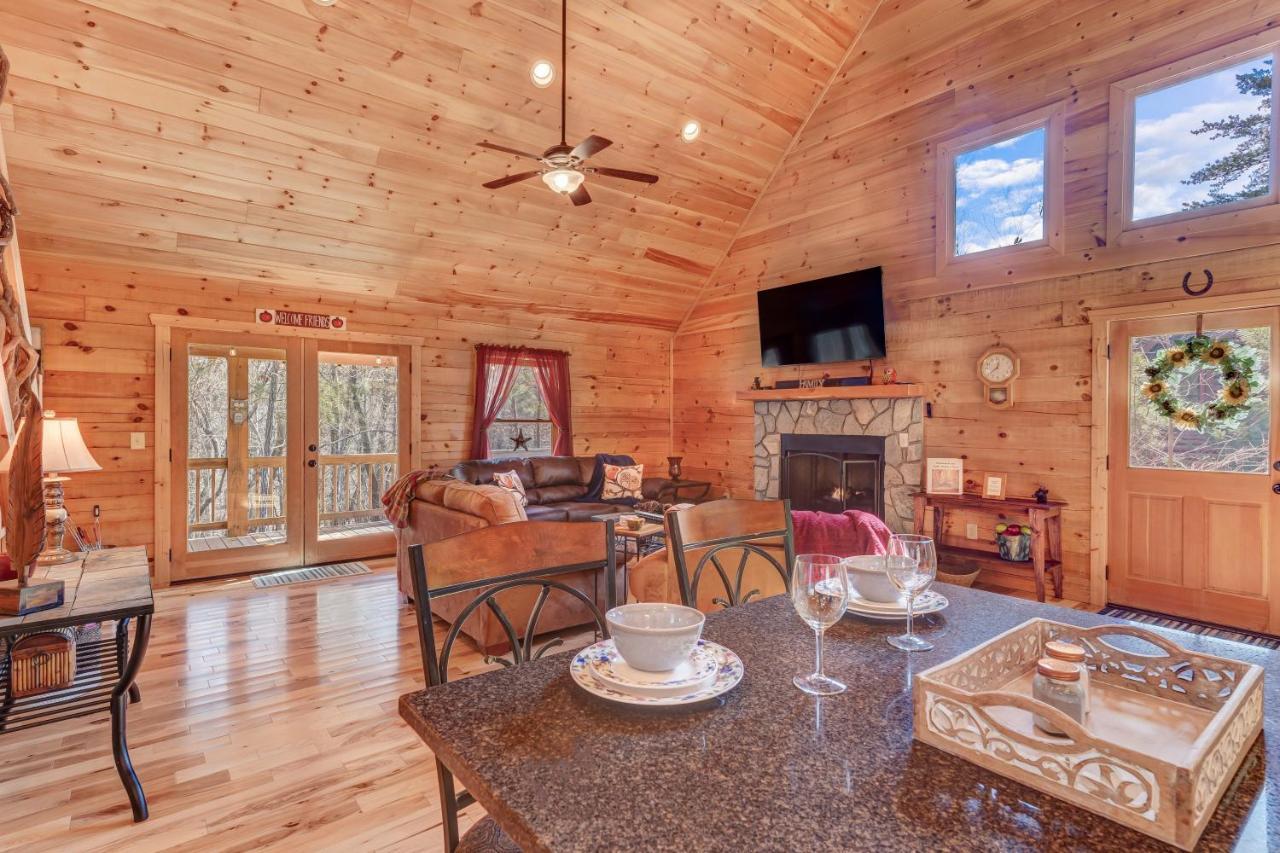 Hot-Tub 6 Seater, Fire-Pit, Master King Bed, Wineries, Pickleball, Resort Amenities Ellijay Esterno foto
